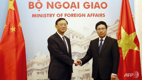 Ủy viên Quốc vụ Trung Quốc Dương Khiết Trì và Phó Thủ tướng Phạm Bình Minh.