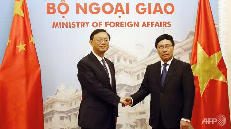 Ủy viên Quốc vụ Trung Quốc Dương Khiết Trì và Phó Thủ tướng Phạm Bình Minh.