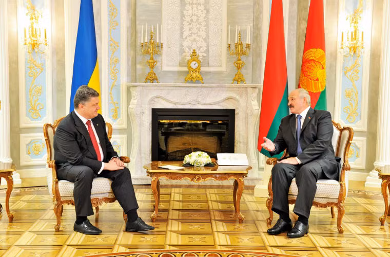 Ông Petro Poroshenko gặp gỡ ông Alexander Lukashenko - Tổng thống Belarus.