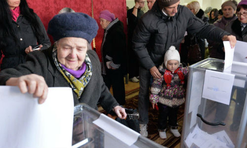 Người dân miền đông Ukraine đi bầu cử cho lãnh đạo của mình ở Cộng hòa Nhân dân Donetsk.