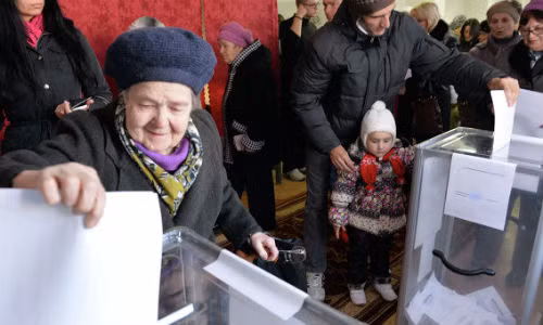 Người dân miền đông Ukraine đi bầu cử cho lãnh đạo của mình ở Cộng hòa Nhân dân Donetsk.