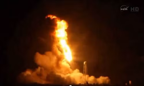 Tên lửa Antares phát nổ vài giây sau khi phóng.