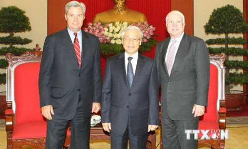 Tổng Bí thư Nguyễn Phú Trọng tiếp Thượng nghị sỹ John McCain và Thượng nghị sỹ Sheldon Whitehouse sang thăm và làm việc tại Việt Nam.