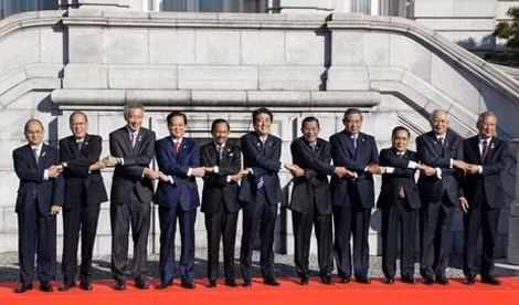 Thủ tướng Nhật Shinzo Abe và các nhà lãnh đạo ASEAN.