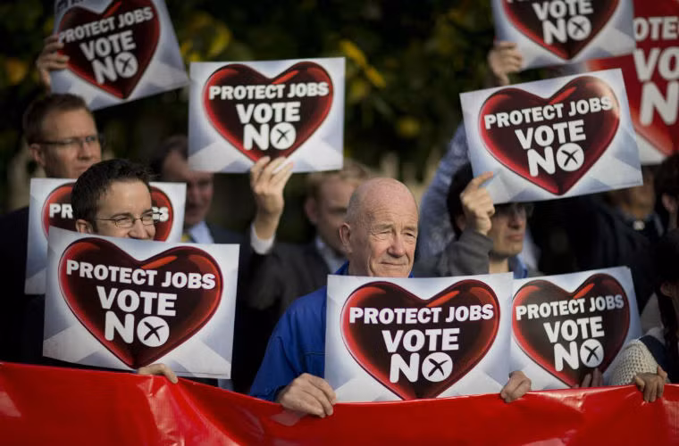 Những người theo phong trào "Không" thì cho rằng Scotland an toàn và thịnh vượng hơn khi là một phần của Liên hiệp Anh , và việc liên hiệp bị phá vỡ sẽ làm mất sự hợp nhất cũng như lịch sử chung kéo dài ba thế kỷ, khiến tình trạng tài chính và kinh tế trở nên khó khăn.
