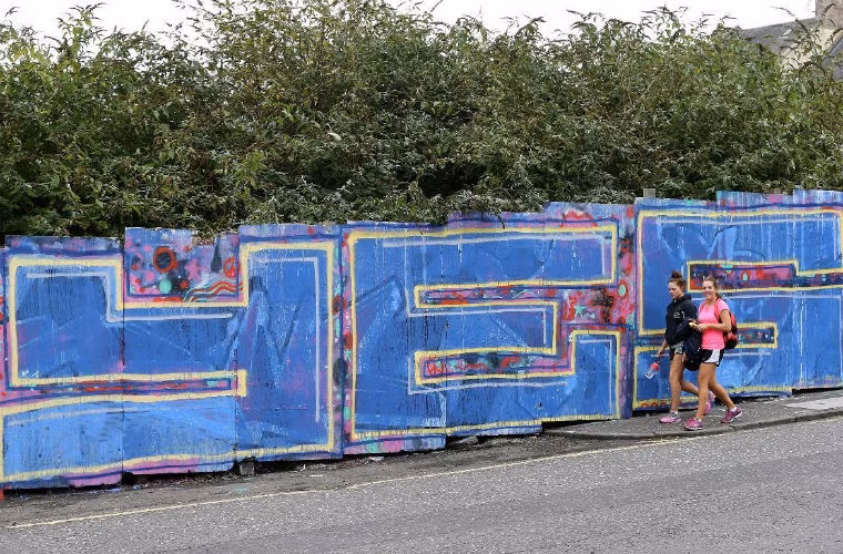 Hơn 4 triệu người Scotland cũng như các cư dân nước ngoài và người Anh từ vùng Đảo và Cao nguyên của Scotland tới nội thành Glasgow, đều có quyền bỏ phiếu. Câu hỏi duy nhất là: "Scotland có nên thành một nước độc lập hay không?".