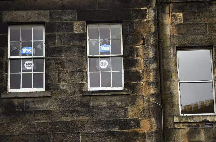 Trong số 4 cuộc thăm dò mới đây, ba cuộc cho thấy những người ủng hộ duy trì sự hợp nhất chiếm phần đông, nhưng chỉ hơn từ 2-8 %.