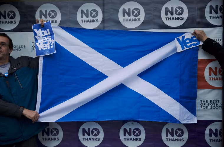 Trong những ngày cuối cùng trước cuộc bỏ phiếu, hàng nghìn người đổ xuống đường phố Edinburgh và Glasgow.