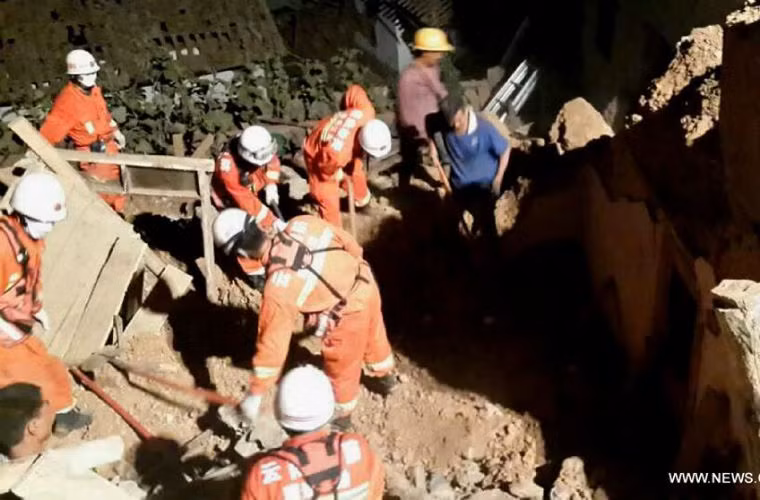 Trận động đất xảy ra lúc 16 giờ 30 phút (giờ Bắc Kinh) và ở độ sâu 12 km. Tâm chấn được xác định ở thị trấn Long Đầu Sơn, cách huyện Lỗ Điện khoảng 23 km về phía Tây Nam.