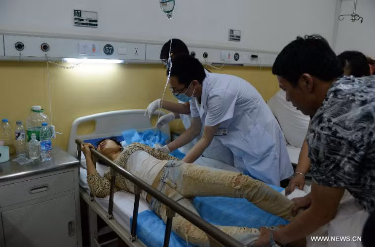 Người bị nạn được cứu chữa ở bệnh viện.