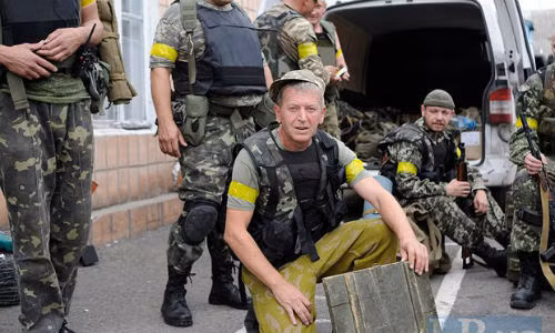 "Ông trẻ" Bacha cùng các đồng đội.