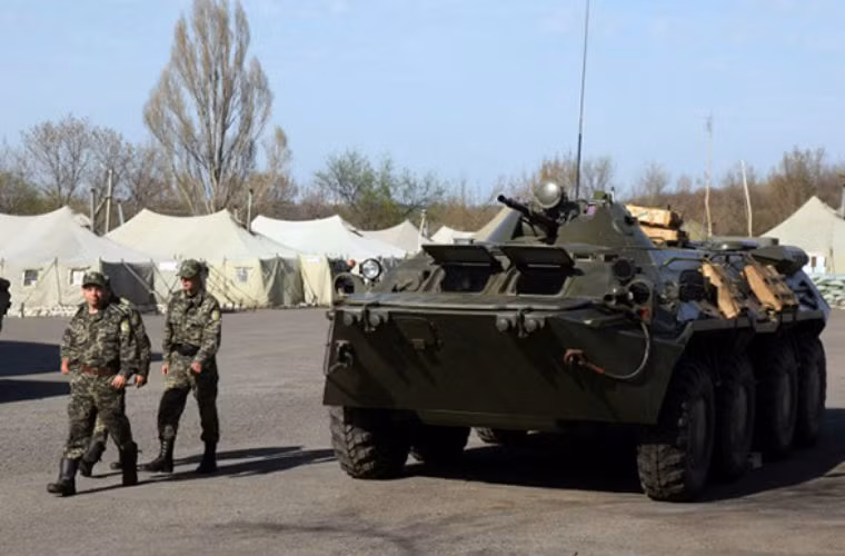 Chính phủ lâm thời Kiev cũng tuyên bố chiến dịch chống khủng bố vẫn tiếp tục ở miền đông Ukraine nhưng sẽ chuyển sang giai đoạn “bị động” cũng như thắt chặt an ninh tại các thành phố miền đông.