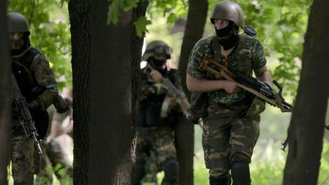 Lực lượng Tự vệ Donetsk tiến về phía sân bay Donetsk.