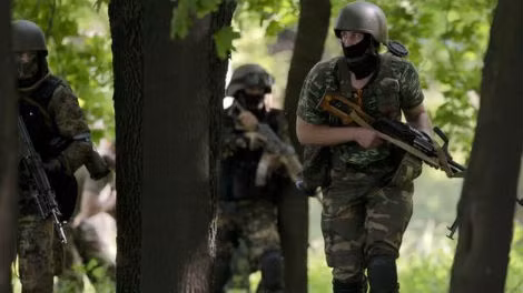 Lực lượng Tự vệ Donetsk tiến về phía sân bay Donetsk.