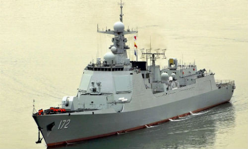 Tàu khu trục mang tên lửa dẫn đường Type 052D Côn Minh của Trung Quốc.