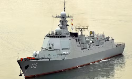 Tàu khu trục mang tên lửa dẫn đường Type 052D Côn Minh của Trung Quốc.