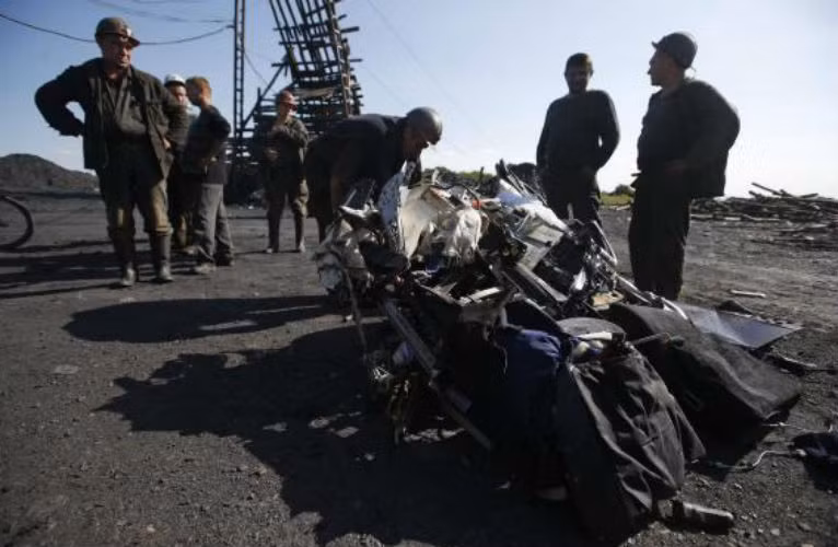 Thợ mỏ Ukraine tham gia công tác tìm kiếm thi thể nạn nhân MH17.