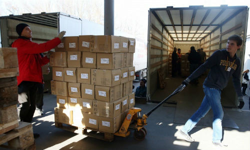Hàng cứu trợ của Nga dành cho Ukraine.