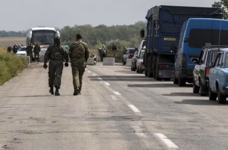 Điểm kiểm soát của lực lượng ly khai ở Lugansk.