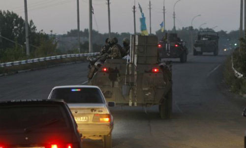 Đoàn xe Quân đội Ukraine tiến về miền đông.