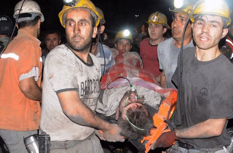 Bộ trưởng Bộ Năng lượng Thổ Nhĩ Kỳ Taner Yildiz cho biết 787 người bị kẹt trong hầm mỏ Soma ở tỉnh Manisa khi vụ nổ xảy ra.