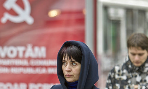 Người dân Moldova trong cuộc bầu cử.