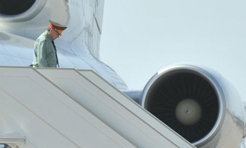 Bộ trưởng Quốc phòng Nga trên máy bay Tu-154.