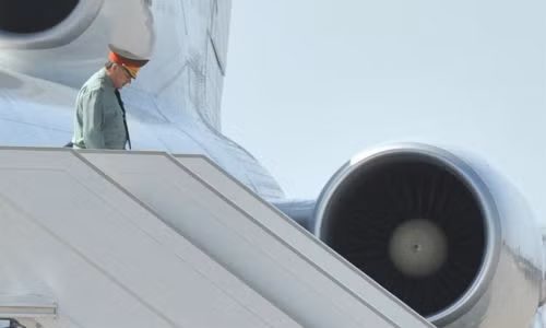 Bộ trưởng Quốc phòng Nga trên máy bay Tu-154.