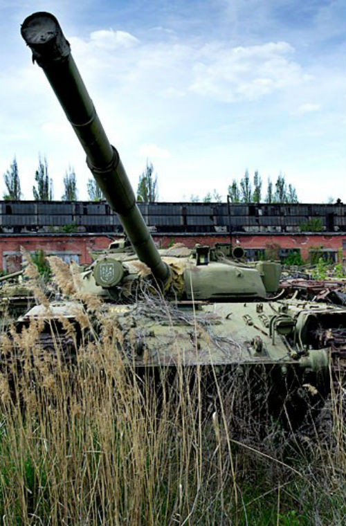 Một chiếc T-72 bị bỏ hoang.