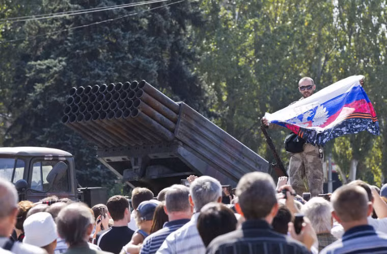 Giàn pháo Grad của Quân đội Ukraine bị lực lượng ly khai tịch thu.