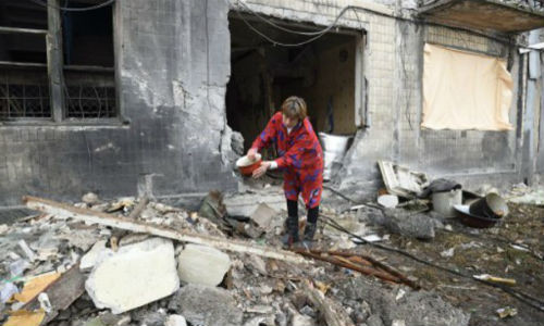 Căn nhà đổ nát của người dân miền đông Ukraine.