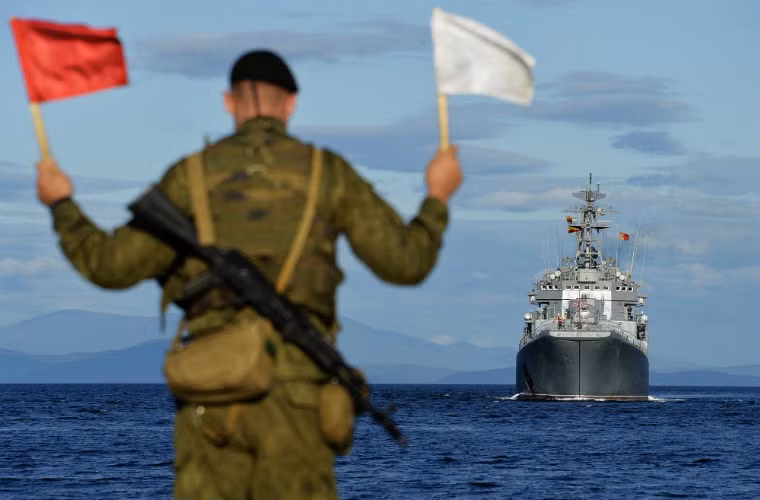 Tàu đổ bộ Đô đốc Nevelsky của Hải quân Nga tham gia tác chiến trong một cuộc tập trận.