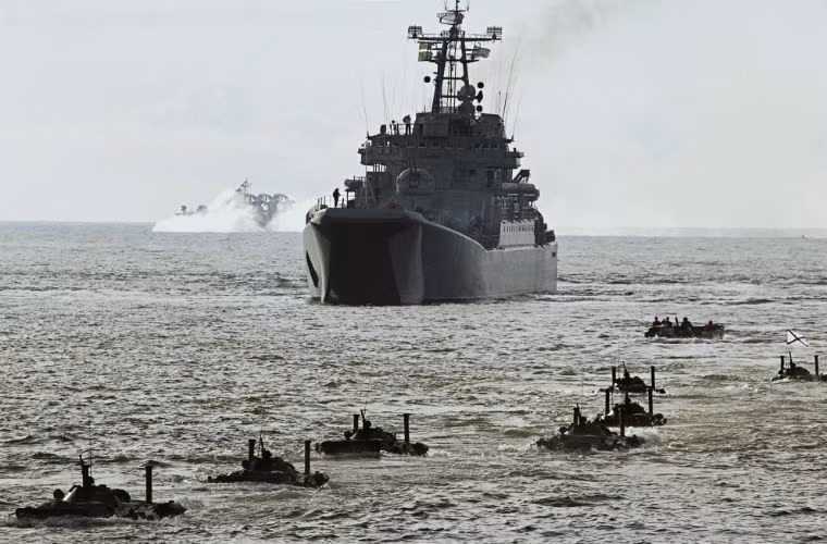 Lực lượng này đã tham chiến cả 2 cuộc đại chiến thế giới trong lịch sử loài người. Trong ảnh là lực lượng Hải quân đánh bộ thuộc Hạm đội Baltic tập trận ở biển Baltic.