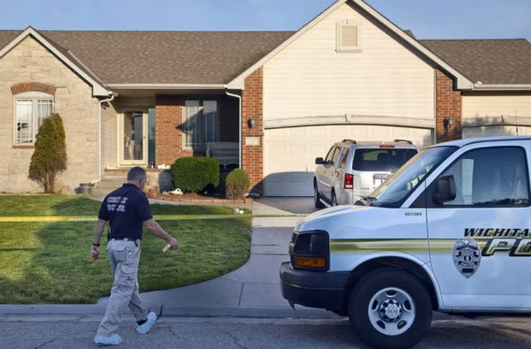 Có 3 người gốc Việt đã bị bắn chết lúc rạng sáng 24/6 tại nhà ở vùng đông nam Wichita (bang Kansas, Mỹ).