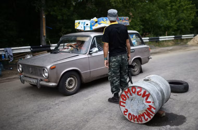 Người dân tranh thủ thời gian ngừng bắn để đi tị nạn.
