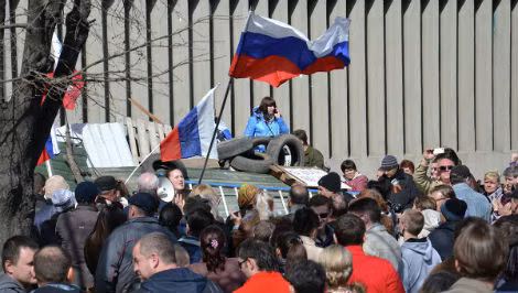 Người biểu tình ủng hộ liên bang hóa ở Lugansk.