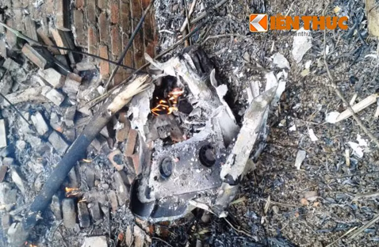 Mảnh vỡ của Mi-171 tại hiện trường vụ rơi trực thăng.