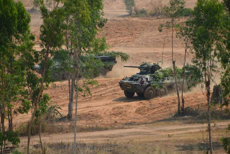 Xe bọc thép BTR-3E1 đang diễn tập.