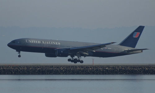 Một máy bay Boeing 777 của United Airlines.