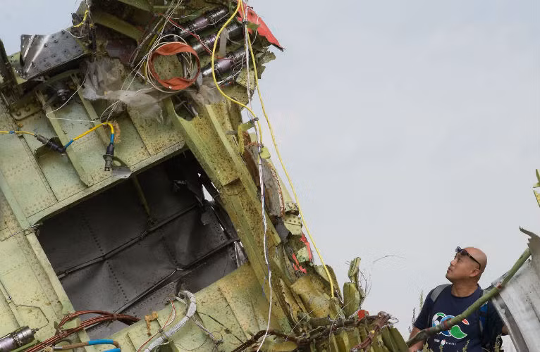 Nhóm điều tra viên quốc tế tới từ Hà Lan, Australia, Malaysia đang tìm kiếm thêm nhiều bằng chứng để có thể đưa ra kết luận rõ ràng về nguyên nhân thảm họa MH17.