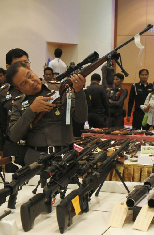 Nhiều súng bắn tỉa đã được Cảnh sát Thái Lan thu giữ.