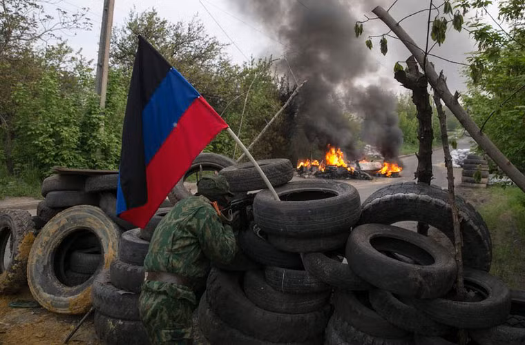 Bộ trưởng lâm thời Bộ Nội vụ Ukraine Arsen Avakov cho biết, các lực lượng vũ trang Ukraine đã tấn công vào Slavyansk vào lúc 4h sáng ngày 2/5 theo giờ địa phương.