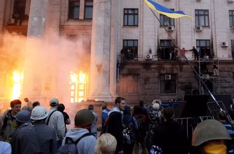 Thảm kịch đẫm máu xảy ra khi các phần tử cực đoan đốt tòa nhà Trade Union ở thành phố Odessa. Bộ Nội vụ Ukraine cho biết có ít nhất 38 người chết và hàng trăm người bị thương trong vụ cháy này.