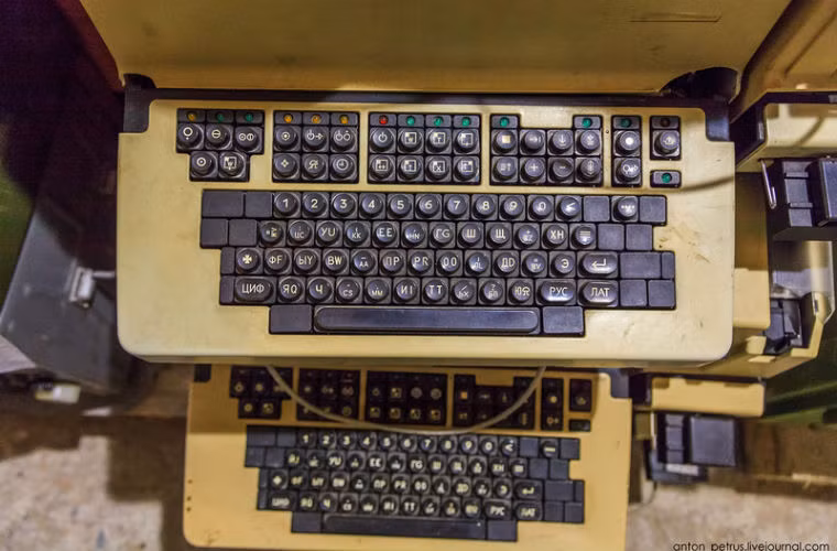 Các máy đánh chữ được bày bán.