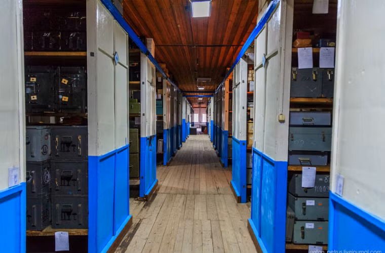 Khu chợ có cả khu bán nhiều thiết bị điện tử khác nhau.