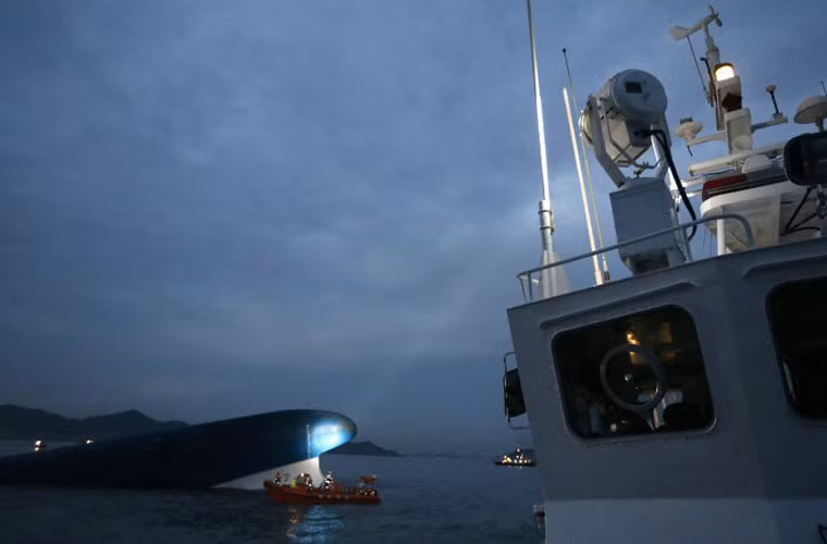 Trước đó, chiến dịch tìm kiếm đã diễn ra trong cả đêm 16/4.