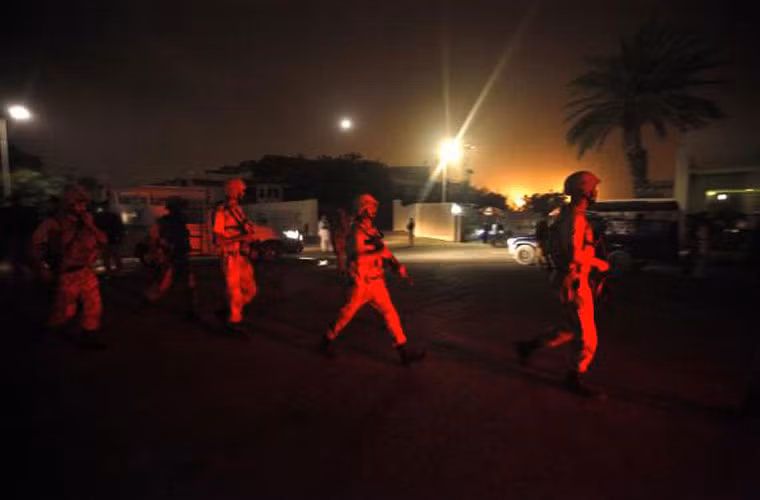 Lực lượng bán quân sự Pakistan được triển khai đến sân bay Jinnah ngày 9/6.