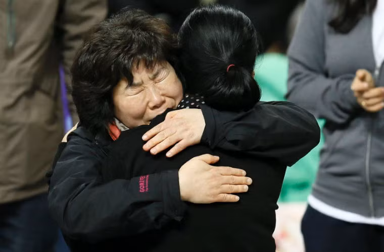 Người thân các hành khách trên phà Sewol chia sẻ nỗi đau.