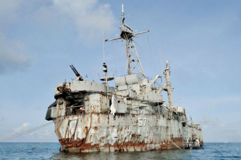 Chiếc tàu được Philippines sử dụng làm căn cứ ở bãi Cỏ Mây.