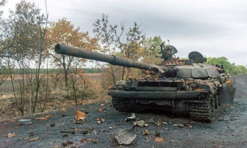 Xe tăng Ukraine bị tên lửa của lực lượng ly khai tiêu diệt.